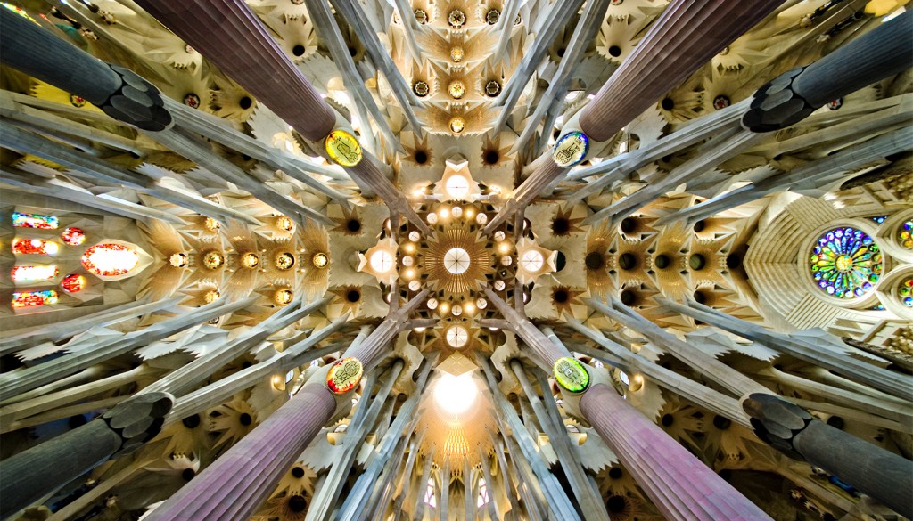 Read more about the article ANTONIO GAUDÍ